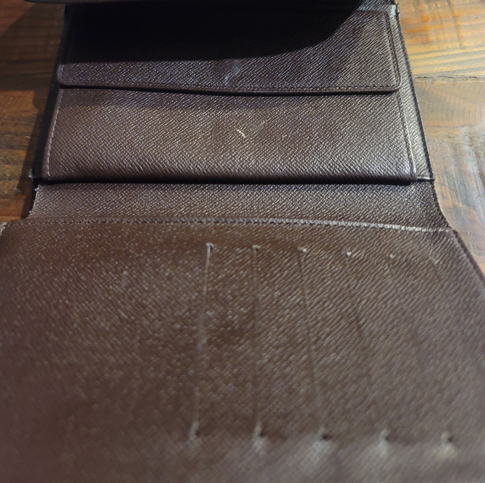 Authentic LV Wallet - Picture 2 of 4
